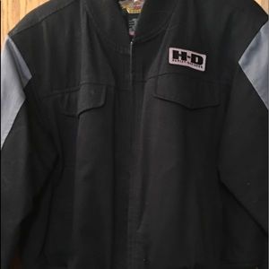 Heavy poplin jacket with padded lining.